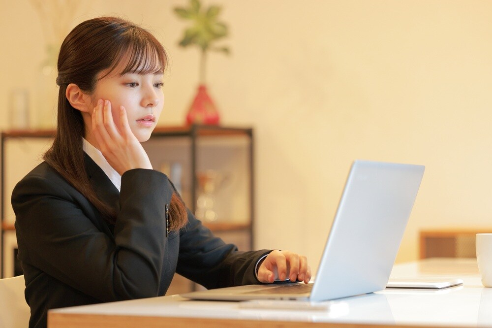 新卒ですぐ辞めるのはあり？　辞めた方が良いケースと残るべきケースを解説