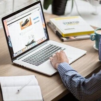 転職に役立つ！「業界研究」とは？ポイントや各業界の特徴についてもご紹介